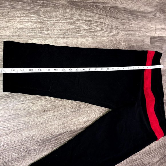 5/$60 Made in Canada TUFF yoga Capri Leggings - Picture 3 of 8